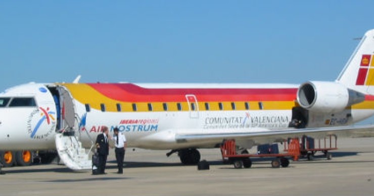 Iberia quiere cobrar entre 15 y 100 euros por las maletas facturadas