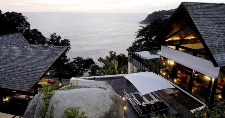 Joya asiática a ras del mar en kamala (Tailandia)