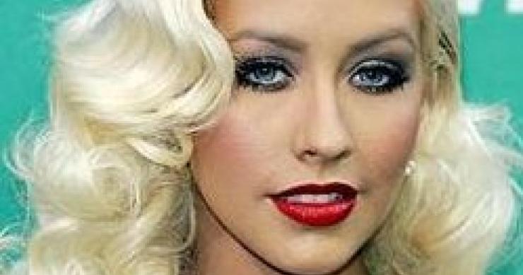Christina aguilera rebaja un 25% su vivienda de los ángeles (fotos)