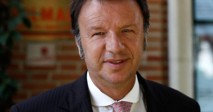 jesús gil marín a la puertas de las oficinas de gilmar en la moraleja Jesús gil: "una casa no debería tardar más de tres o cuatro meses en venderse"