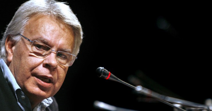 Felipe González: "si tuviera ahorros para comprar casa, compraría ahora que están baratas"