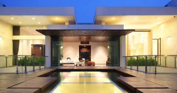 Villa de espacios abiertos para dar entrada a la naturaleza (Indonesia) 