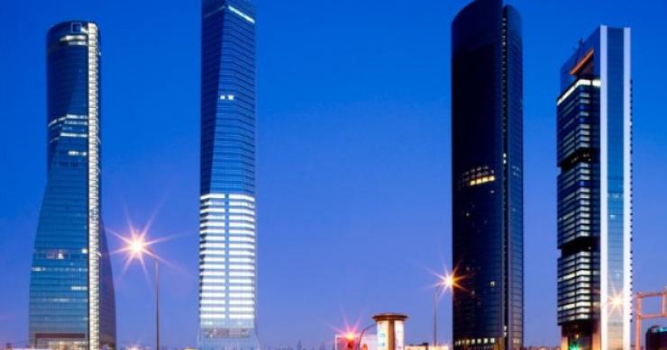 Las oficinas de torre de cristal encuentran en thyssenkrupp su sexto inquilino
