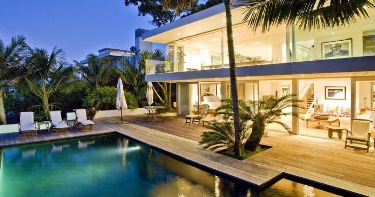 Villa de verano con embarcadero propio y rodeada por el mar de nueva Zelanda 