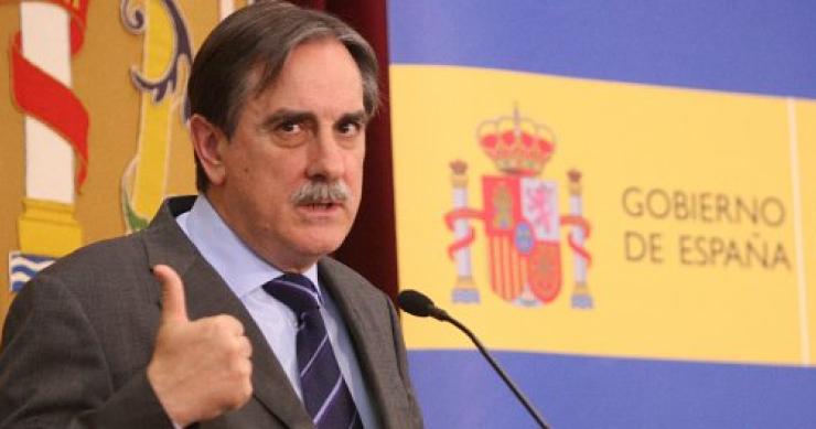 valeriano gómez, ministro de trabajo El ministro de trabajo propone un impuesto que grave el sueldo de los banqueros