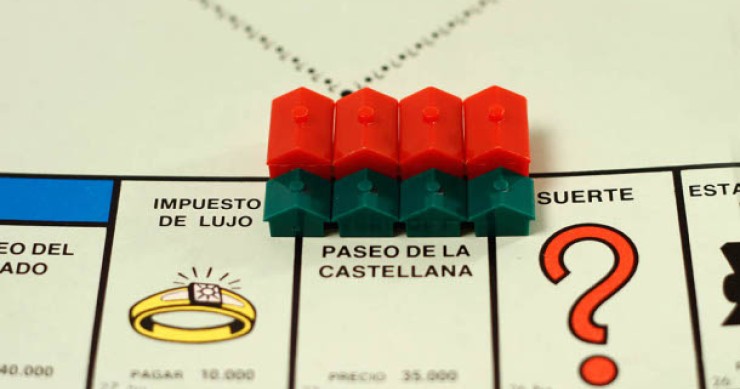 La banca impide que particulares en apuros puedan vender sus pisos