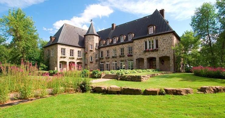 Castillo clásico por fuera, moderno por dentro