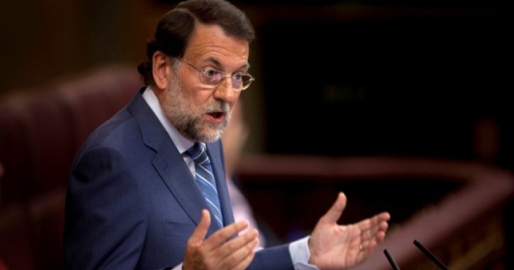 Rajoy asegura que no bajará los impuestos y que revisará lo que se paga por el paro