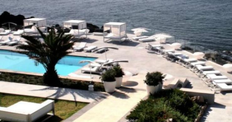 Hoteles con encanto: farol design hotel, sobre las rocas del mar de cascais (Portugal)