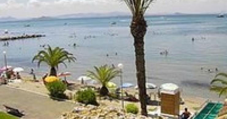 "Los guiris que buscan casa en España siempre quieren una desde la que acceder andando a la playa"