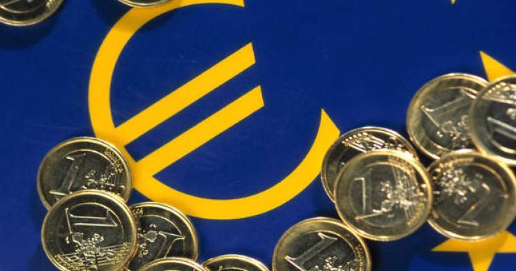 el euro cumple 10 años Especial 10 años del euro: ¿Cuánto ha subido la vivienda? ¿Y los alimentos? ¿Y los salarios?