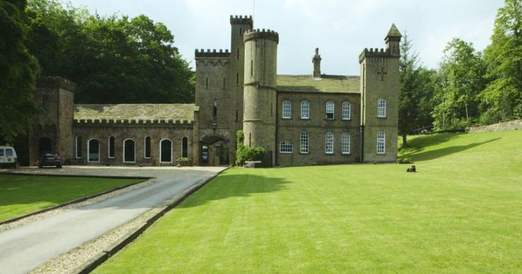 Impresionante castillo con una inimaginable decoración interior 
