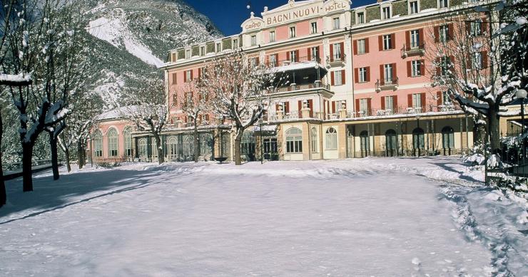 Hoteles con encanto: termas en el hotel bagni nuovi desde las que ver los alpes nevados