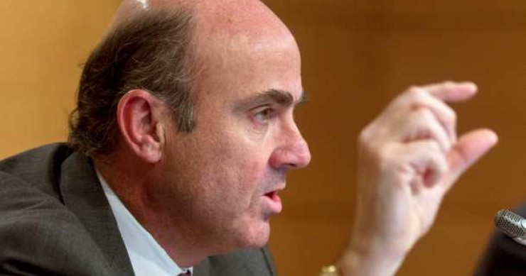 el ministro de economía, luis de guindos De guindos prevé que la banca necesitará más dinero para su saneamiento: 52.000 millones
