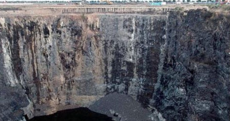 La antigua fosa de una cantera albergará un nuevo hotel de lujo en China (fotos)