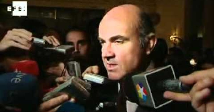 Del "España no necesita un rescate" de de guindos al "bajen los micrófonos" de Rajoy (vídeos)