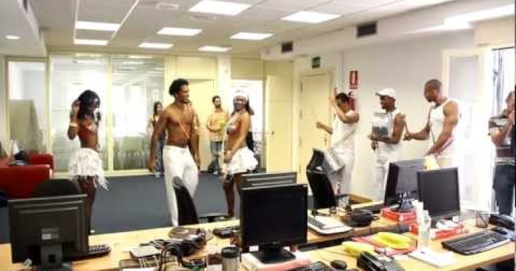 Y de repente... sonaron los tambores en las oficinas de idealista.com (video)