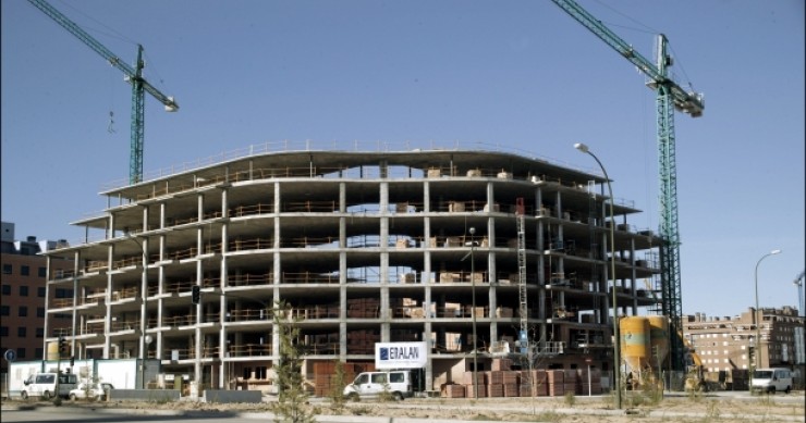 Los visados para construir obra nueva caen un 35% en abril