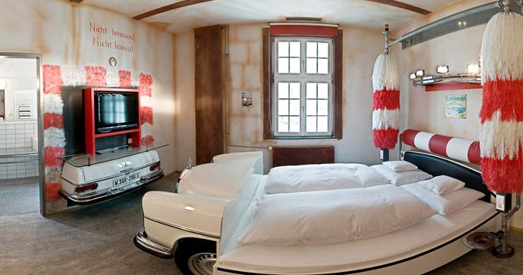 Hoteles con encanto: cuando dormir en un coche se convierte en un lujo