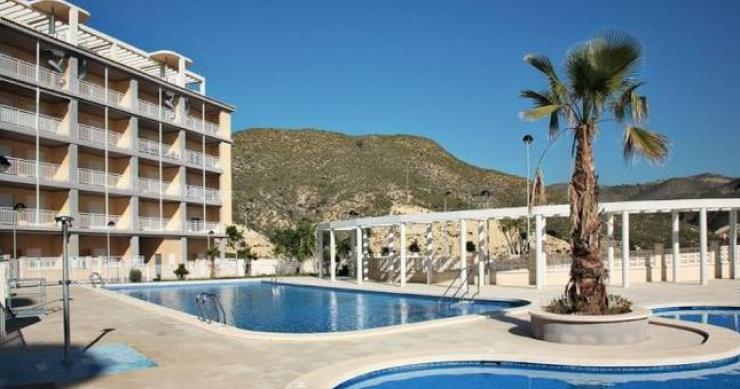 Los 50 pisos nuevos con piscina más baratos de España