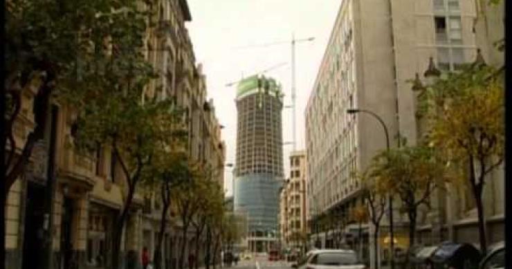 El paro baja en España durante julio por cuarto mes consecutivo (gráficos)