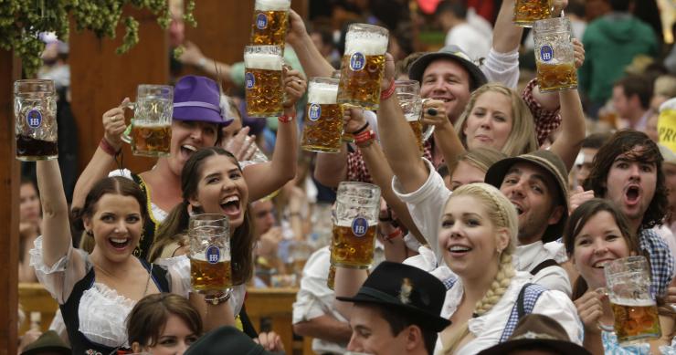 Los españoles echaron un 20% más de horas en el trabajo que los alemanes