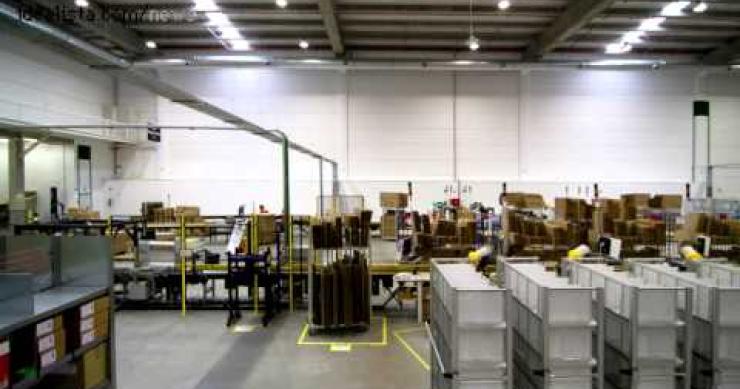 Se inaugura el primer centro logístico de amazon en España