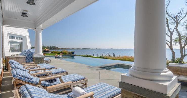 Casas de ensueño: una villa exclusiva con embarcadero e isla privada en eeuu