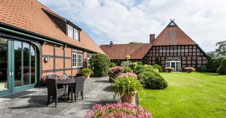  Casas de ensueño: una mansión con su propio campo de equitación en Alemania
