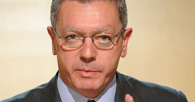 Alberto Ruíz Gallardón, ministro de justicia Gallardón da marcha atrás: rebaja las tasas judiciales y elimina las tarifas de los desahucios