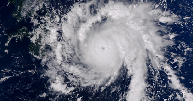 ¿Llega un huracán contractual para los jóvenes?