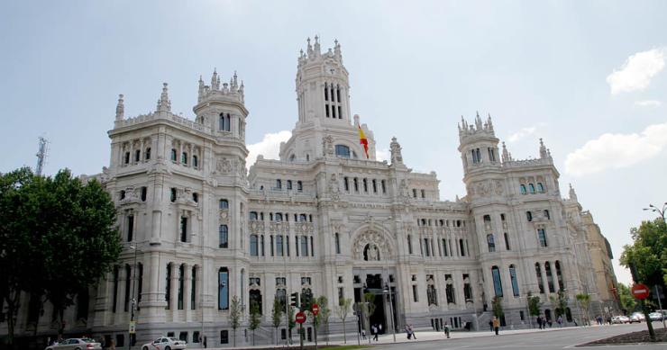 fachada principal del ayuntamiento de madrid El ayuntamiento de Madrid inicia el proceso exprés para legalizar los paus