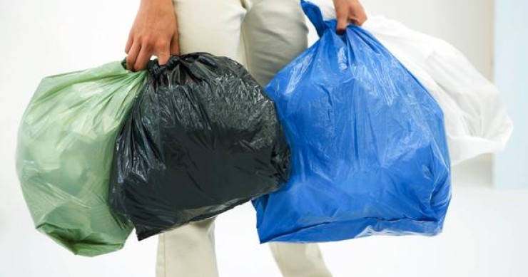 ¿Qué hacemos si nuestro vecino saca la basura al rellano?
