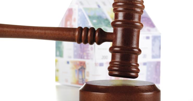 la banca sigue adjudicándose viviendas por el 50% en las subastas pese a la nueva ley La banca sigue adjudicándose viviendas en subastas al 50% utilizando a sus filiales inmobiliarias