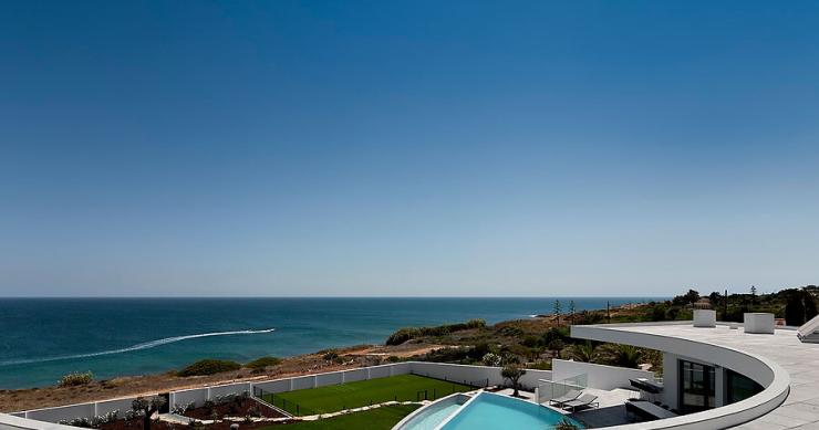 Casas de ensueño: villa 100% de diseño con vistas al mar en el algarve (Portugal)