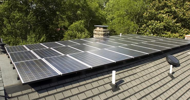  La energía autoconsumida en una vivienda será un 27% más cara que la de la red