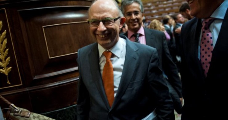 ¿Los sueldos han bajado o no en España? Montoro lo niega y dice que han moderado su crecimiento