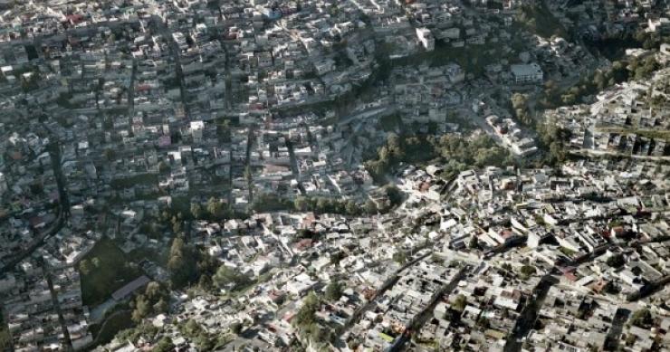 Un mar de cemento y asfalto: así se expande México df, una de las ciudades más pobladas del planeta 