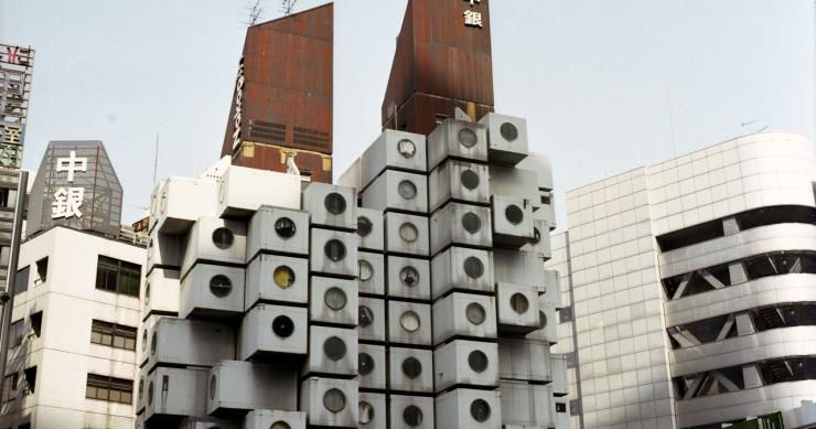 Atrapado en el tiempo: un edificio futurista convertido en reliquia del pasado 