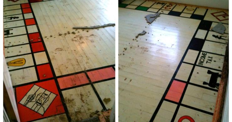 Un californiano encuentra un tablero gigante de monopoly bajo la moqueta del dormitorio