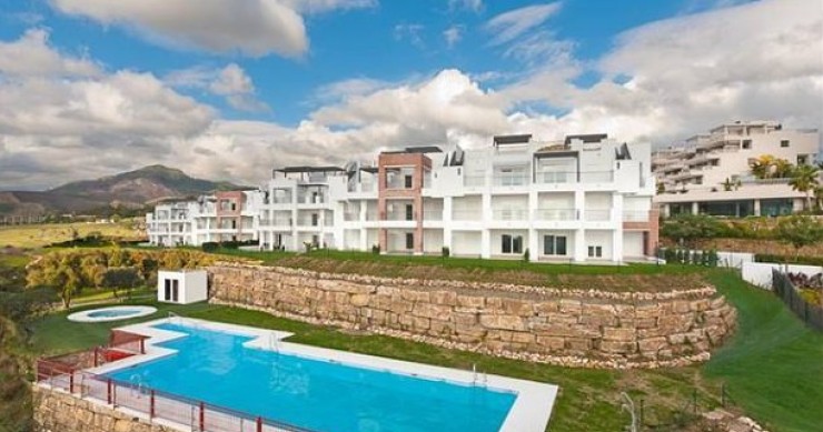 La compra de vivienda en España es atractiva para los fondos pero aún no para los particulares