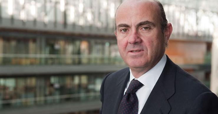 el ministro de economía y competitividad, luis de guindos Los bancos tendrán que esperar seis meses para iniciar el desahucio de los inquilinos del fondo social de viviendas