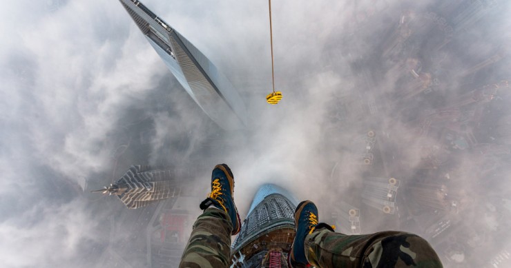 No apto para cardiacos: así se ve el mundo desde la cima del segundo edificio más alto del planeta (fotos y vídeo)