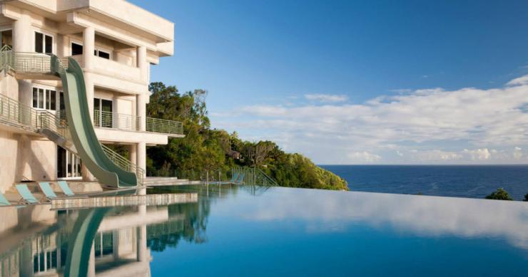 Casas de ensueño: una mansión con piscina olímpica, helipuerto, golf y mega-tobogán