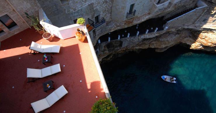 Hoteles con encanto: un rincón romántico excavado dentro de una roca con vistas al adriático (fotos) 