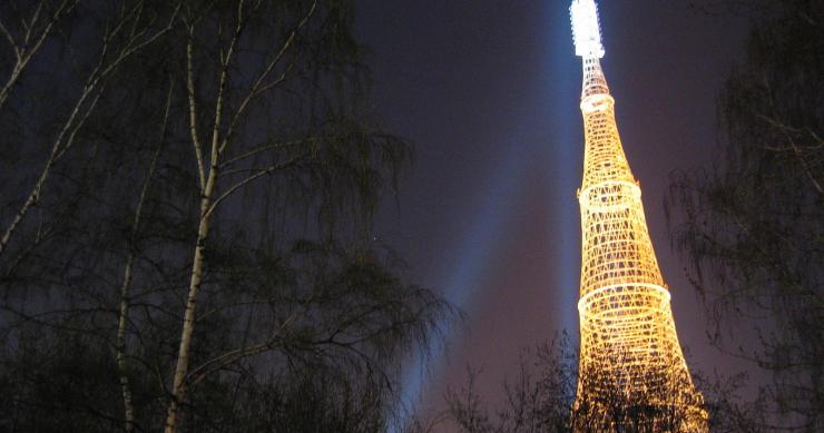 La otra guerra de putin: intelectuales rusos se unen para evitar la demolición de la histórica torre shújov