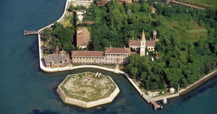 Se subasta isla maldita frente a Venecia, precio: desde 1.000 euros (fotos)