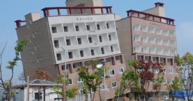 Casas inclinadas o cómo vivir en un edificio más torcido que la torre de pisa