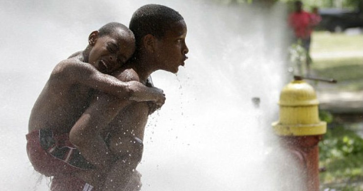 Crisis humanitaria en detroit: la mitad de la población no paga el agua y la ciudad les quiere cortar el suministro