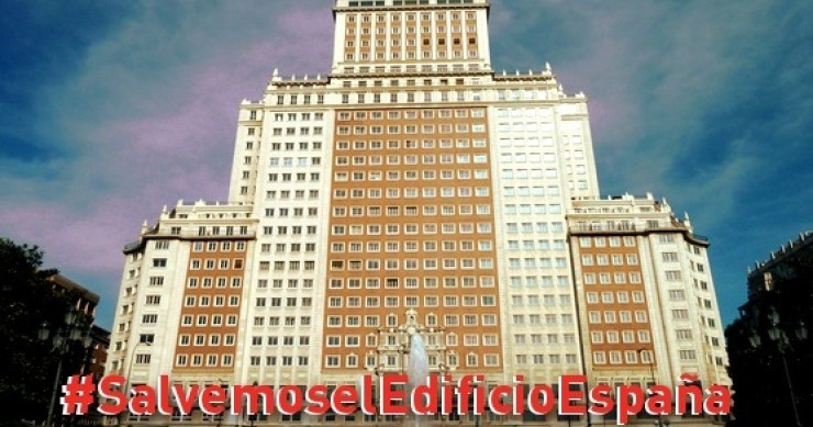 40.000 firmas contra el derribo del edificio España, el edificio más 'inútil' de Madrid